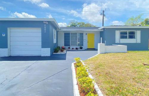 Royal Luxe Pool Home near Ft Laud airport and each - Photo 12