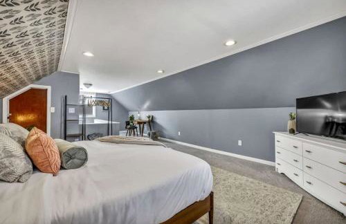 Swim and Relax In our Pool and Hot Tub and Recently Renovated - Photo 59