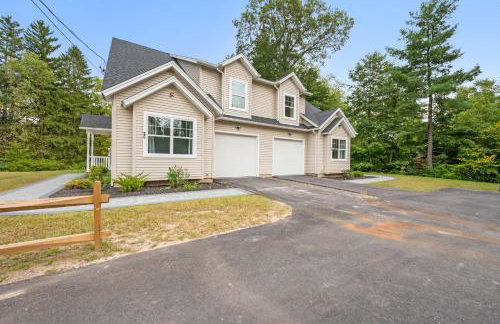 Huge 10BR Family Stay, Sleeps 20 in Bloomfield, CT - Photo 14