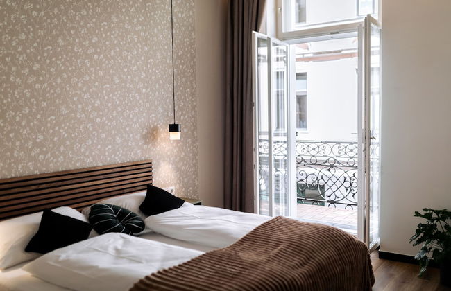 Urban Jungle Apartments - Photo 29