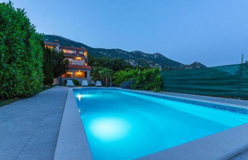 Three-Bedroom Apartment In Ostrvica - Photo 12