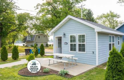 Sister Lake Cottages - Unit 1 - Photo 1