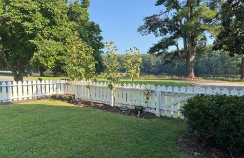 Vaux Hall Manor - 5BR Historic Farmhouse on Bay - Foto 12