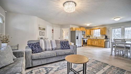 Renovated Logan Home with Pond and Fire Pit - Foto 3