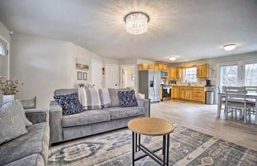 Renovated Logan Home with Pond and Fire Pit - Foto 3