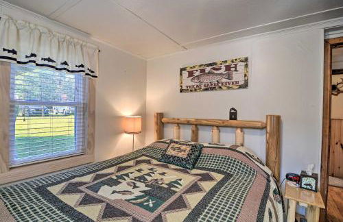 Riverfront Grayling Retreat with Fire Pit and Dock! - Foto 15