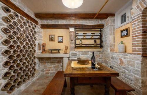 Villa Lipa for 8 persons near Pula with 41 m2 heated pool, beautiful garden, sauna & kids playground - Foto 7