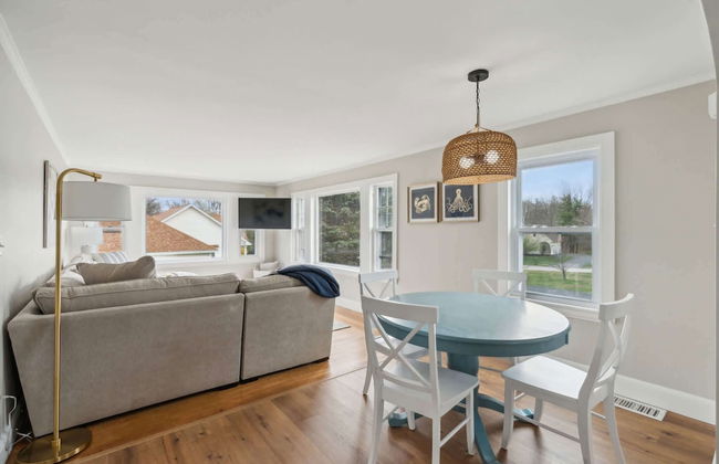 The Coastal Nest Stay for 5! - Photo 16