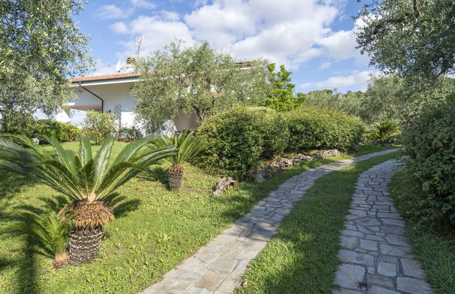 4 bedroom Apartment in Diano Castello with swimming pool and garden - Photo 31