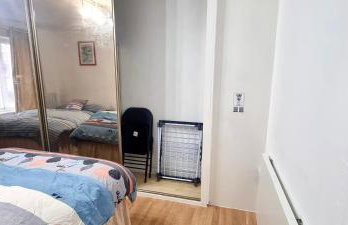 Friendly family apartment comfort sleep 6 close to tube bus airport - Foto 57