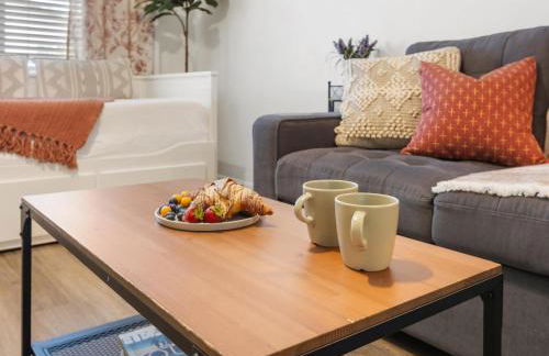 Convenient & Inviting - Fully-Equipped 2BD Condo - Foto 12