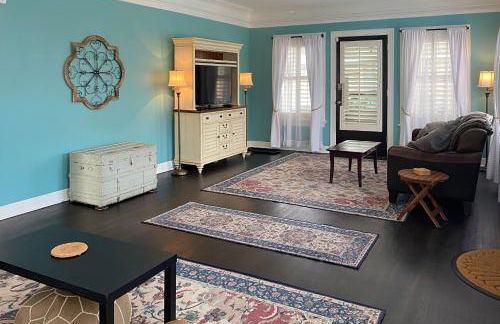 Charming home with pool, enclosed yard, patio & great Woodlawn Lake location - Foto 19