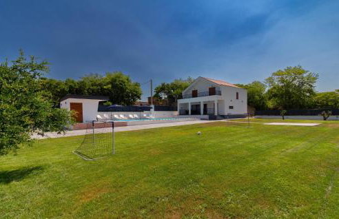 Gorgeous Home In Smokovic - Photo 8