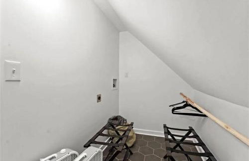 Newly Renovated! Beautiful home with game room. - Foto 26