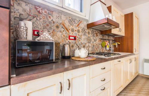 Piano Terra Moderno con Ampi Spazi e Luminosità - Foto 11