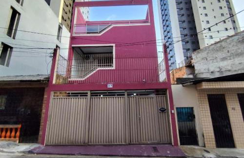 Casa com suítes privativas - Localização no centro, perto de serviços e pontos turísticos - Foto 28