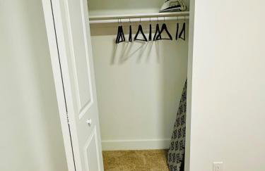 Luxury Olivewood Oasis - 13 mins to Cleveland - Foto 27