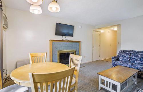 Cedarbrook Two Queen Bed Standard Hotel Room with outdoor heated pool 102 - Foto 7