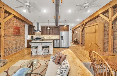 Moore on Main - Foto 24