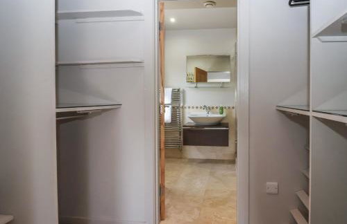 Johns Cottage - Photo 18