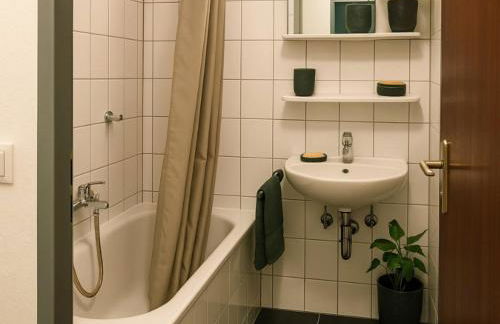 L21-Apartment Alsdorf, 2 Zimmer, 3 Betten, Standardisierte Ausstattung, ideal für Reisende, Pendler, Familien - Foto 4