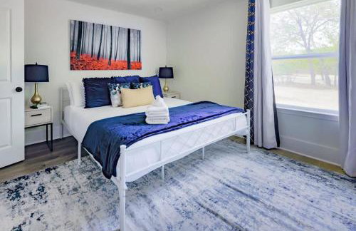 Manchaca Meadows Mini Villa Pool & Spa 20 min DT - Photo 11