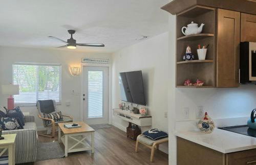 An Island Getaway at Palm Tree Villas - Photo 8