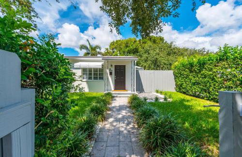 Renovated 2BR Home - Hot Tub, Gym & Beach Nearby - Foto 13