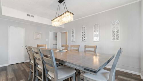 Escape to Raleigh Ave Glamour - Steps to the Beach - Foto 5