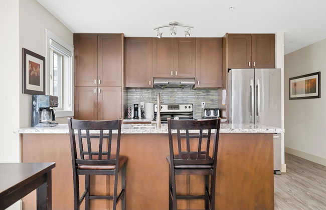 Rooftop Paradise Luxe 2BR Lake Views - Photo 17