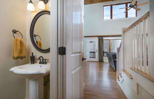 Fireside Retreat Hot Tub, Game Area, Fire Pit & Mountaintop Views! - Foto 15