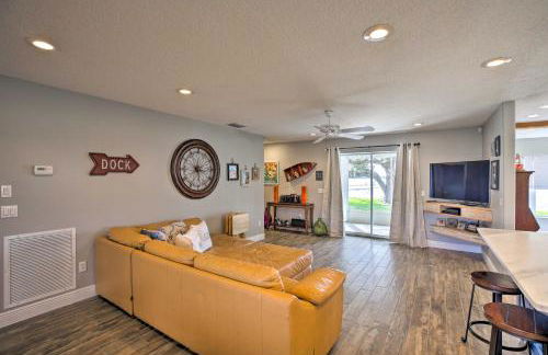 Waterfront Lake Placid Home with Dock and Fire Pit - Foto 4