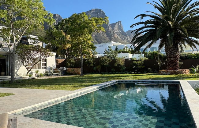 Relax in Style at This Stunning Villa in Camps Bay, Cape Town - Photo 19