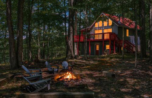 Cozy cabin w hot tub, deck & BBQ - Foto 25