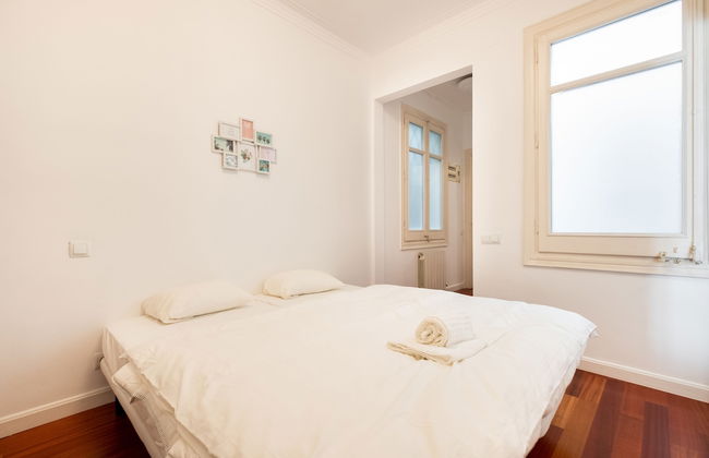 Stunning 4BR Apart in Sagrada Familia - Photo 8