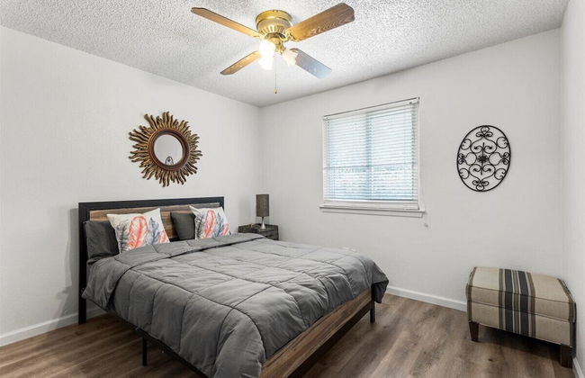 Oasis w Huge Pool & BBQ Patio - Photo 3