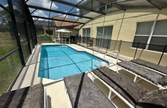 South Facing Pool Home - Room for the Whole Family! - Photo 26