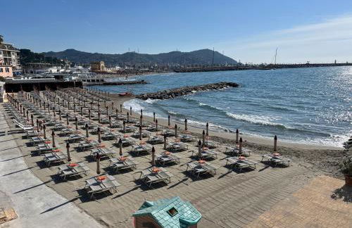 Vicino al mare sulla pista ciclabile - Foto 26