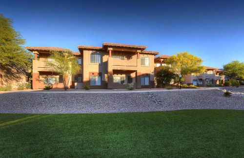 Renovated condo with updated floors, pool, hot tub & mountain views - Foto 27