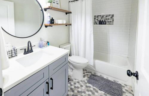 Manchaca 4 bedroom sleeps 10 Pool and Hot tub - Photo 12