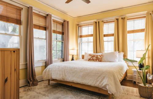 Holiday Group Winter Retreat at 4BR Victorian Home in UT Campus& Downtown - Foto 18