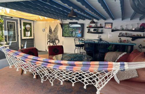 Artistic Retreat, King Suite with Private Balcony! - Foto 58