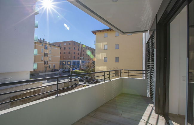 Charming Home - Photo 12