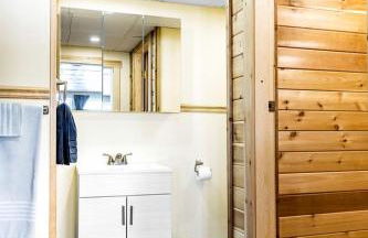 Gorgeous Cottage with Hot-tub and Games in Beaver Cove, Maine - Foto 12