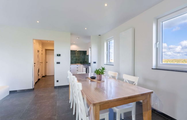 Peaceful Villa With Pond - Photo 21