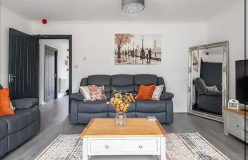 Marston 5 Bedroom Home With Parking Near HS2 & NEC & BHX - Foto 2