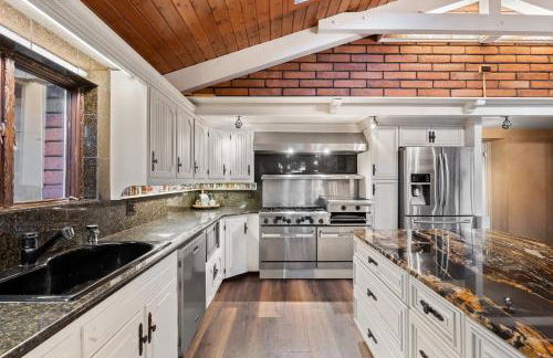 Mountain Top Luxury Red Rocks Hot tub Sauna Views - Photo 10