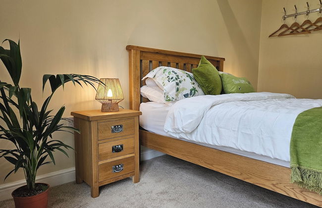 Lilys Cottage - Sleeps 2 - Pet Friendly - Photo 2