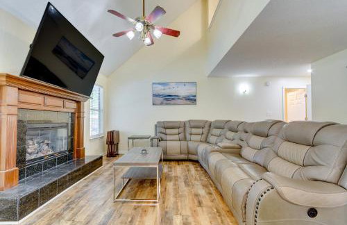 Mary Esther Home with Private Pool and Fireplace! - Foto 1