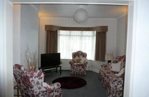 Beautiful 'Rose-Dene' with ample parking - Foto 1